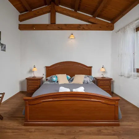 Holiday home Holiday Frapi - Pzn323