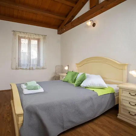 Holiday home Holiday Frapi - Pzn323 *